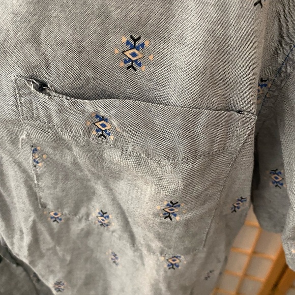 No Retreat Short Sleeve Grey Paisley Button Down Woven Shirt Collar Size M - Picture 3 of 5